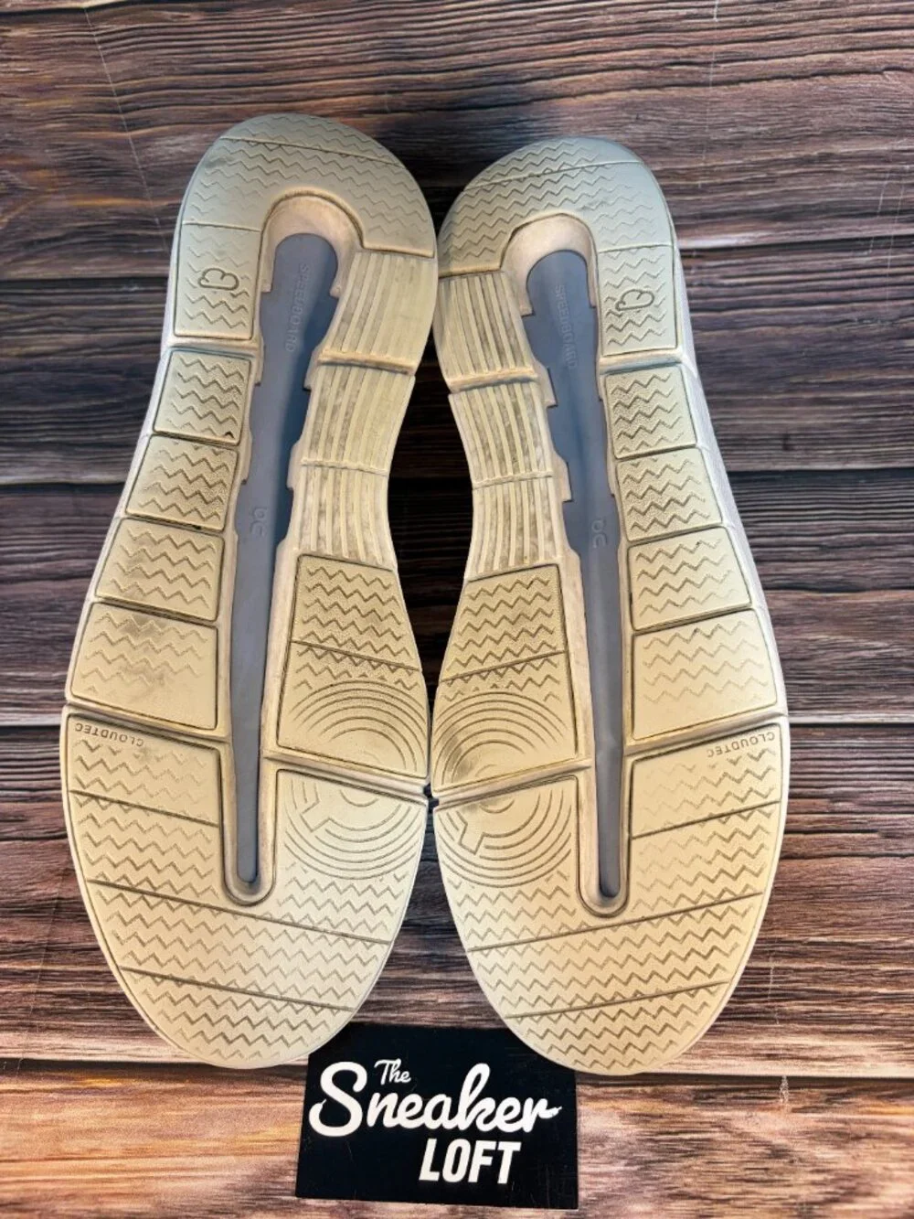 On The Roger Advantage Men's White Casual Sneakers Size 11.5